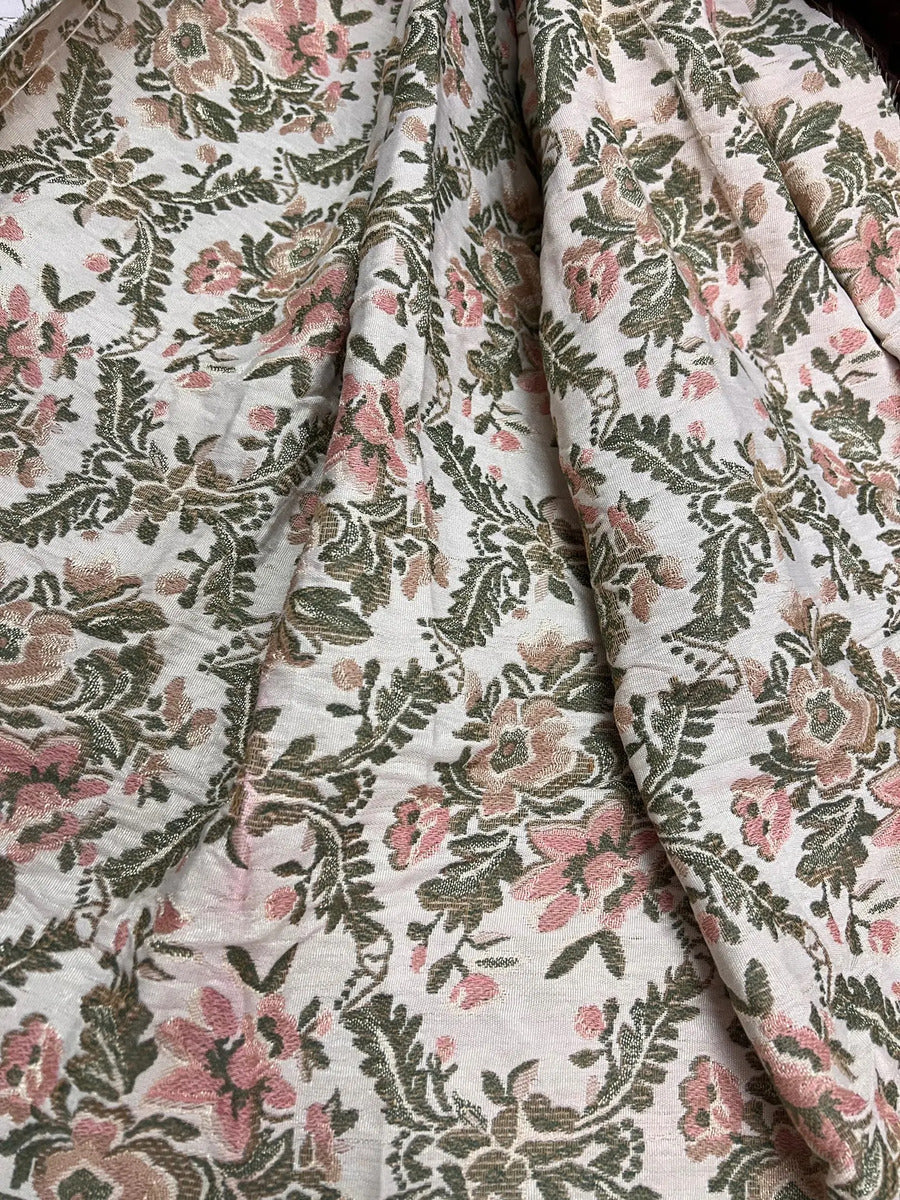 Tela Gobelino Jacquard Rosas Rosadas – Fondo Blanco