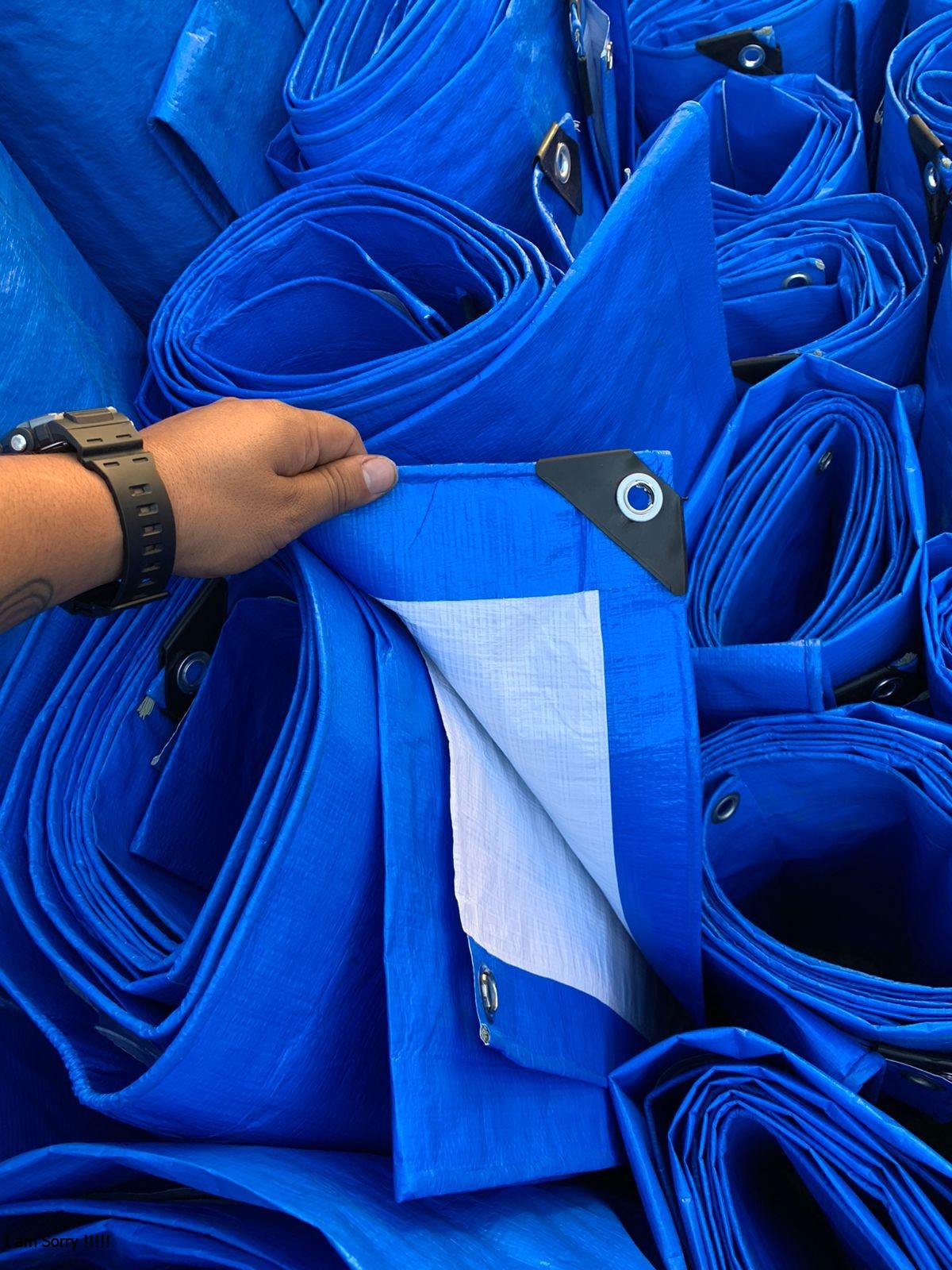 Detalle ojetillo carpa impermeable