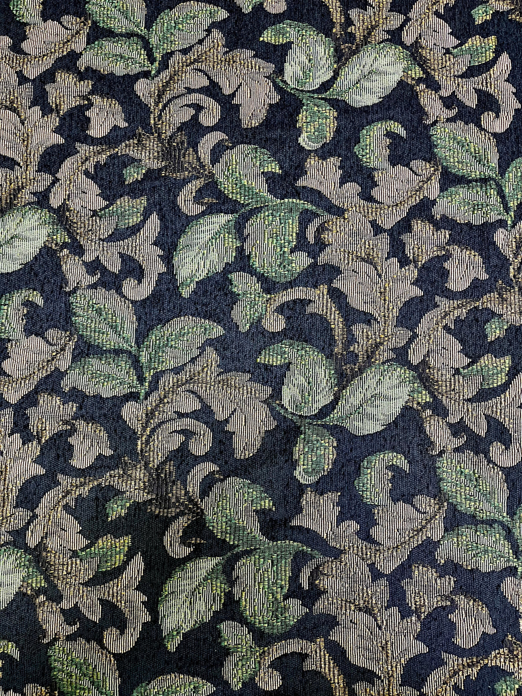 Tela Gobelino Jacquard Fondo Negro – Hojas Verdes y Doradas
