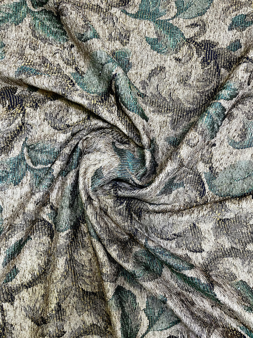 Tela Gobelino Jacquard Hojas Azul Verdoso – Fondo Crema