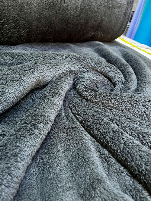 Tela Corderito Negro – Ideal para Abrigo y Manualidades